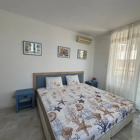 Oazis アパート ラヴダ